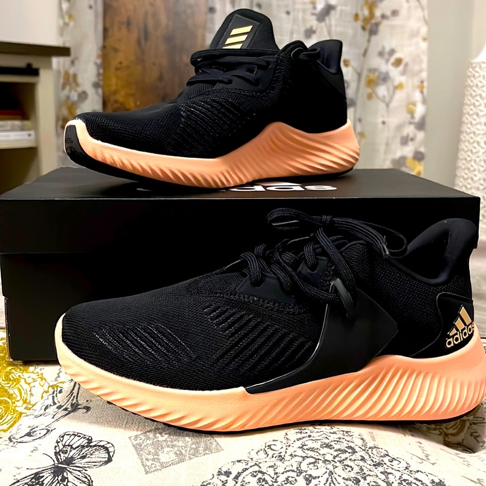 NWT- SIZE 6.5 adidas alphabounce ORANGE & BLACK SNEAKERS